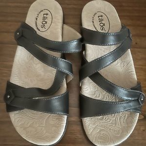 Taos Women’s Double U Sandal - Black - 9 - New without tags